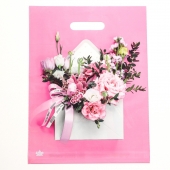 Розовый пакет с цветочным принтом и вырубной ручкой (40х31 см) - Сима-Ленд - купить с доставкой в Ессентуках