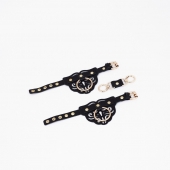 Черные кожаные наручники с клепками, кольцами и золотистой фурнитурой - Crazy Handmade - купить с доставкой в Ессентуках