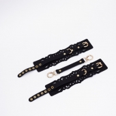 Черный кожаные оковы с узорами и золотистой фурнитурой - Crazy Handmade - купить с доставкой в Ессентуках