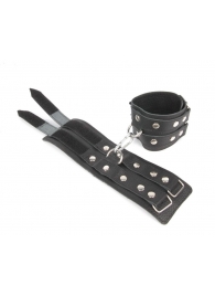 Черные широкие кожаные наручники с заклепками на карабине - Notabu - купить с доставкой в Ессентуках