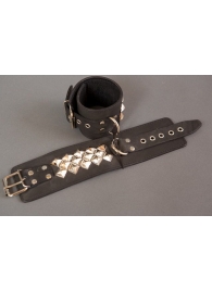 Широкие наручники с квадропуклями - Подиум - купить с доставкой в Ессентуках