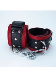 Красно-чёрные кожаные наручники с меховым подкладом - БДСМ Арсенал - купить с доставкой в Ессентуках